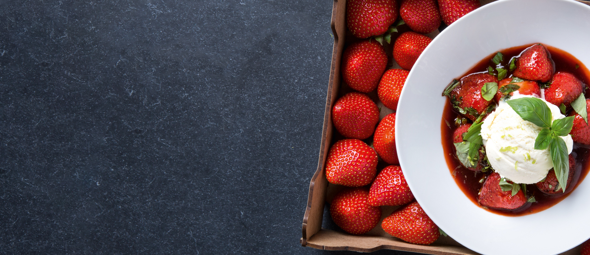 Fraises au Pedro Ximenez, basilic et poivre